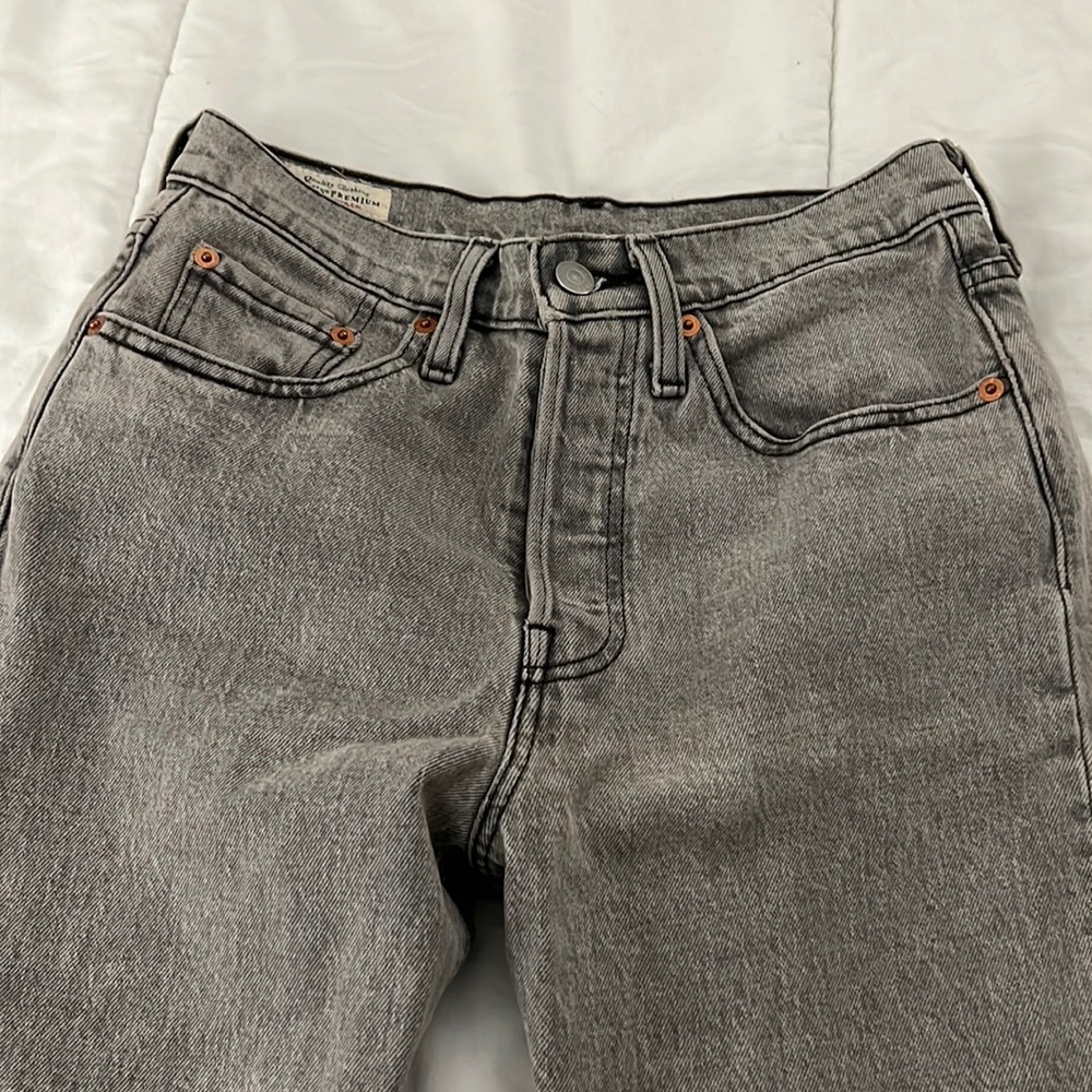 Levi 501 Skinny Jean in washed gray size 25 x 28 length